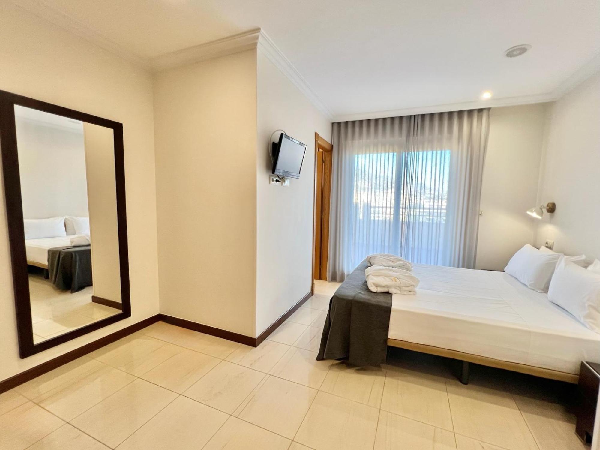 פואנגירולה Apartamentos Mediterraneo Real מראה חיצוני תמונה