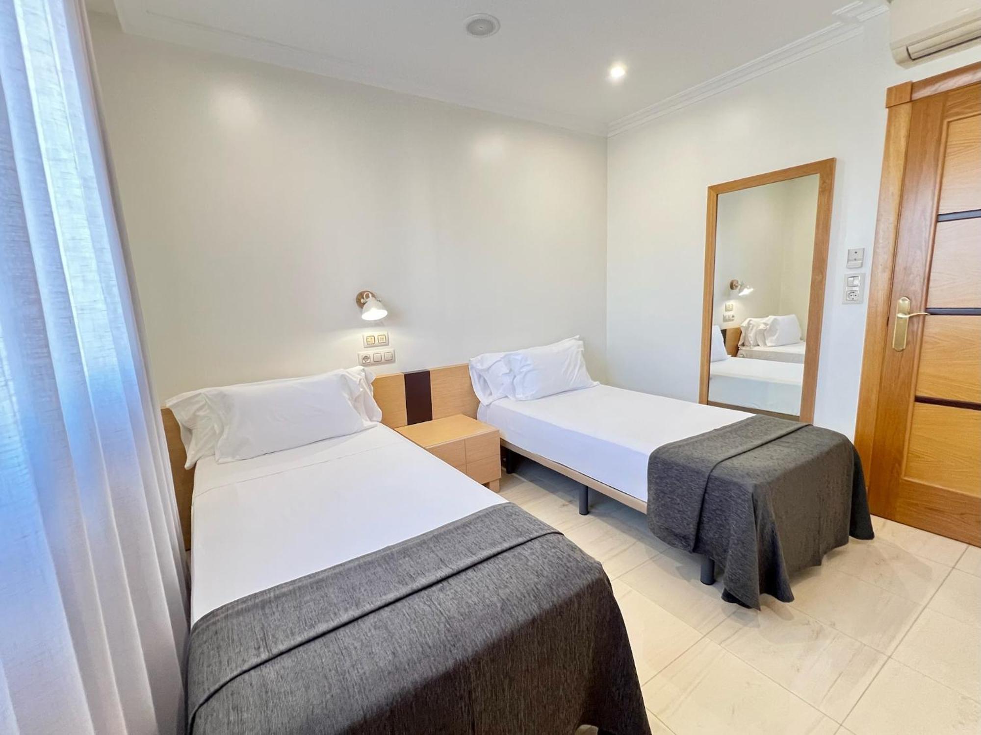 פואנגירולה Apartamentos Mediterraneo Real מראה חיצוני תמונה