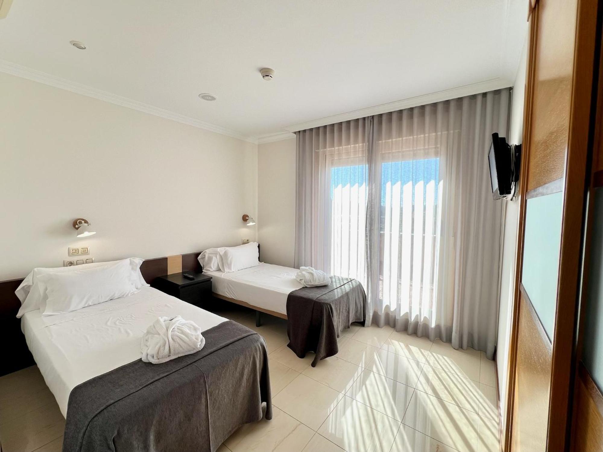 פואנגירולה Apartamentos Mediterraneo Real מראה חיצוני תמונה