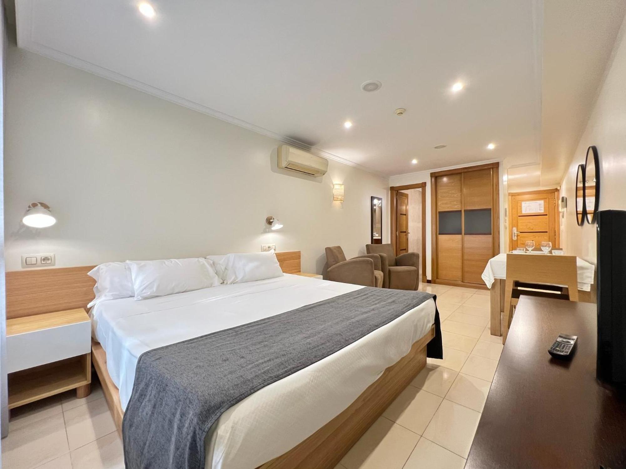 פואנגירולה Apartamentos Mediterraneo Real מראה חיצוני תמונה